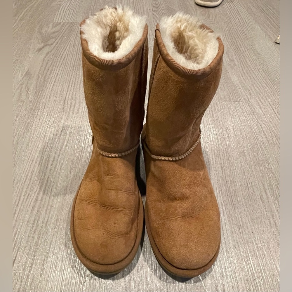 Women’s Ugg boots ii size 7